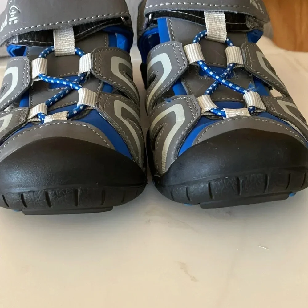 KAMIK Child’s Size 12 Charcoal & Gray Sandals Hook & Loop w/velcro strap..EUC